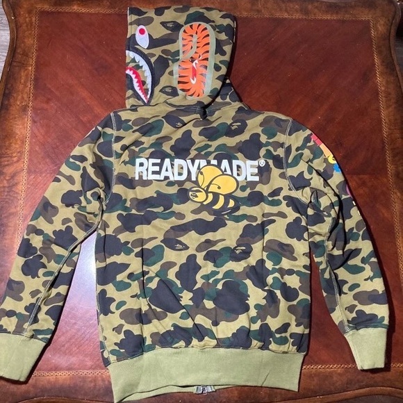 Bape tiger camo doesn’t fit asking $400 obo - Picture 4 of 5